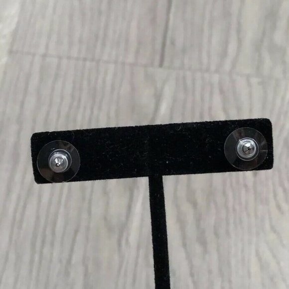 Kate Spade  Crystal mini Flower Stud Earrings - Picture 5 of 5